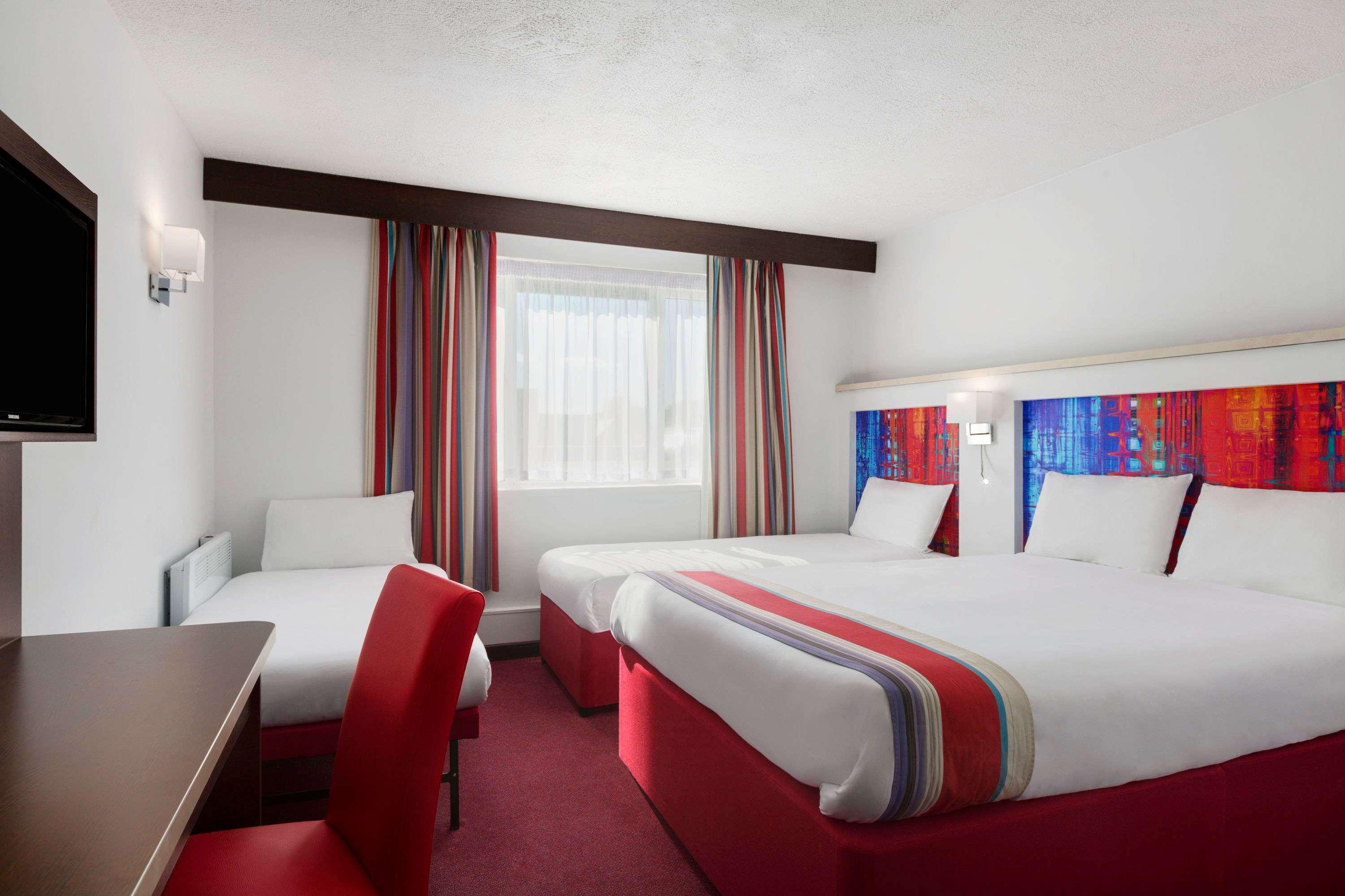 Hotel Ramada Milton Keynes Exteriér fotografie