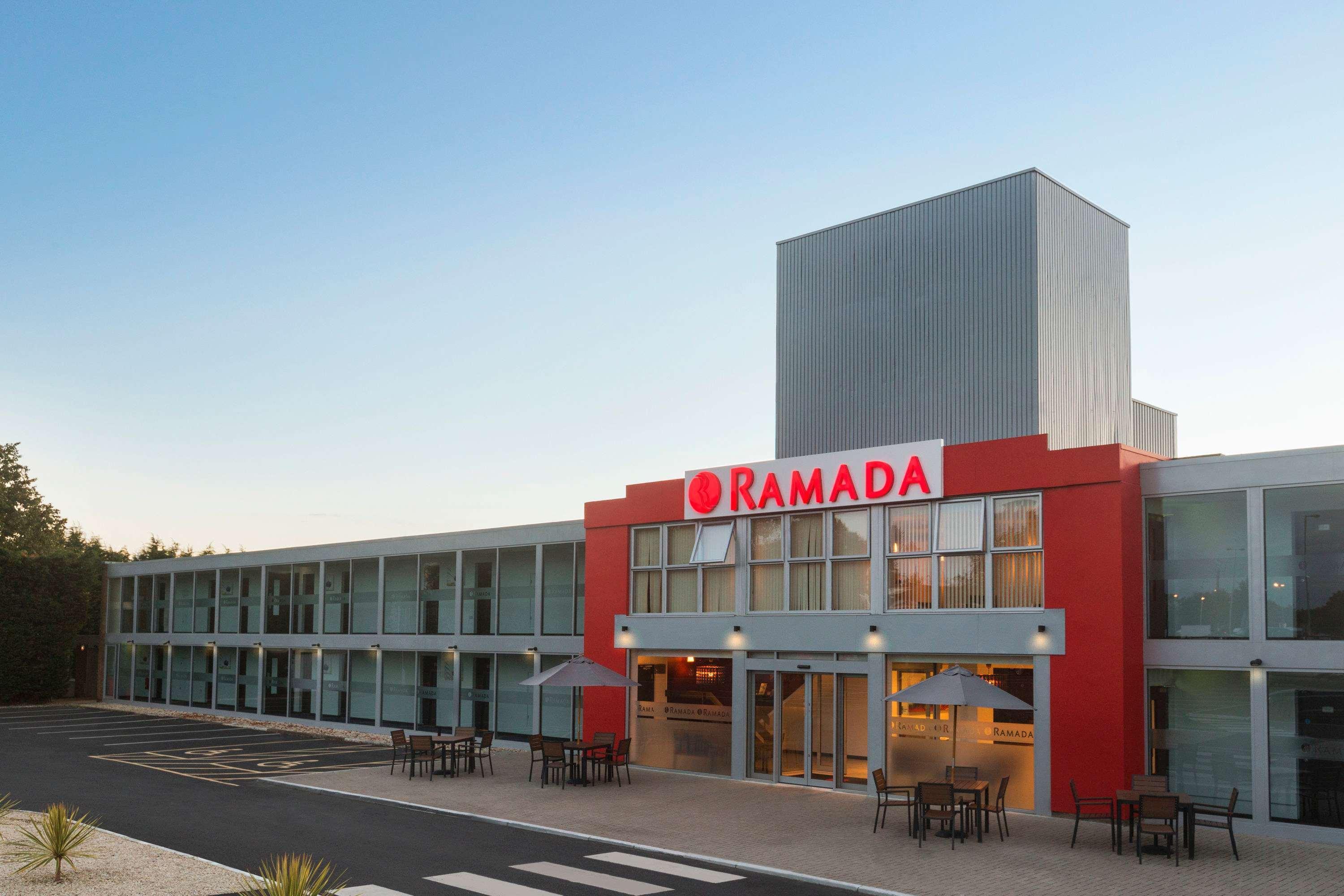 Hotel Ramada Milton Keynes Exteriér fotografie