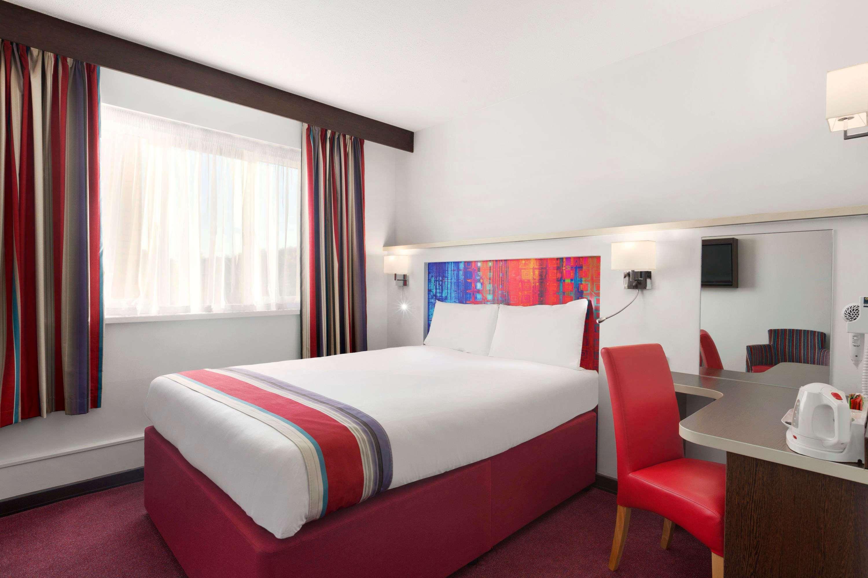 Hotel Ramada Milton Keynes Exteriér fotografie