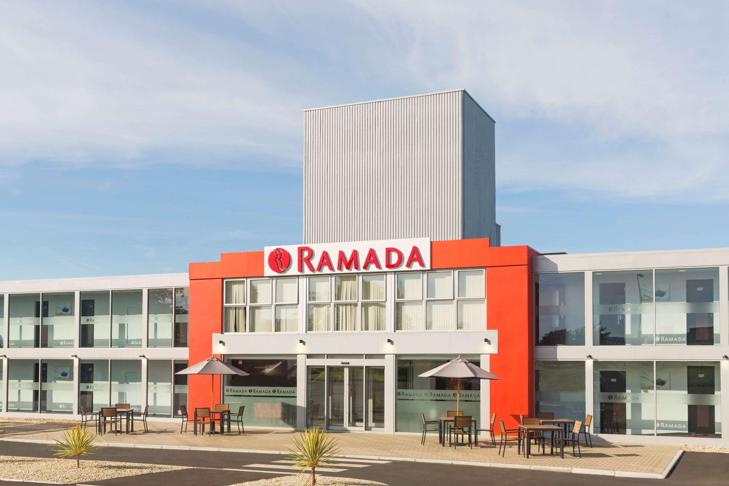 Hotel Ramada Milton Keynes Exteriér fotografie