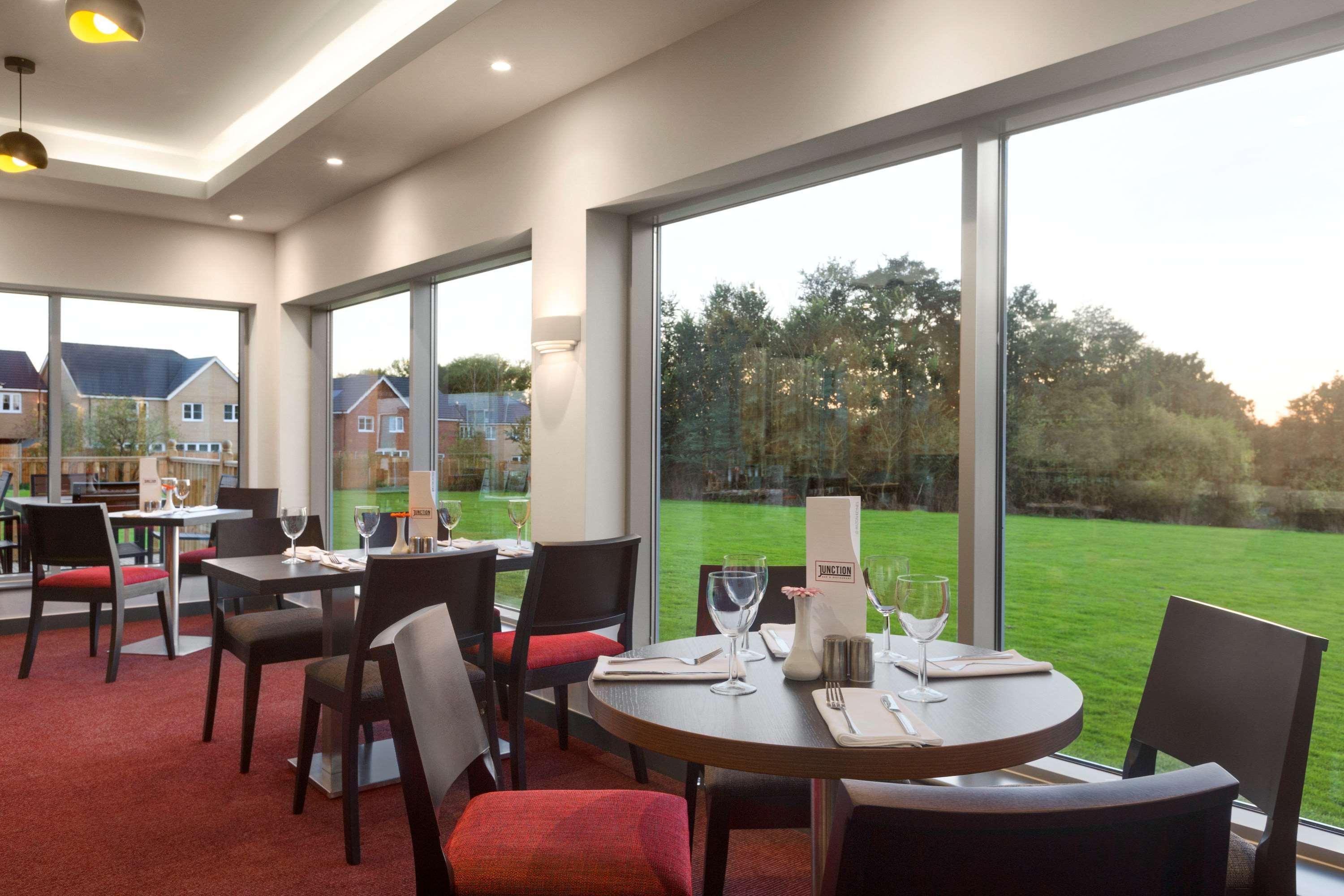 Hotel Ramada Milton Keynes Exteriér fotografie