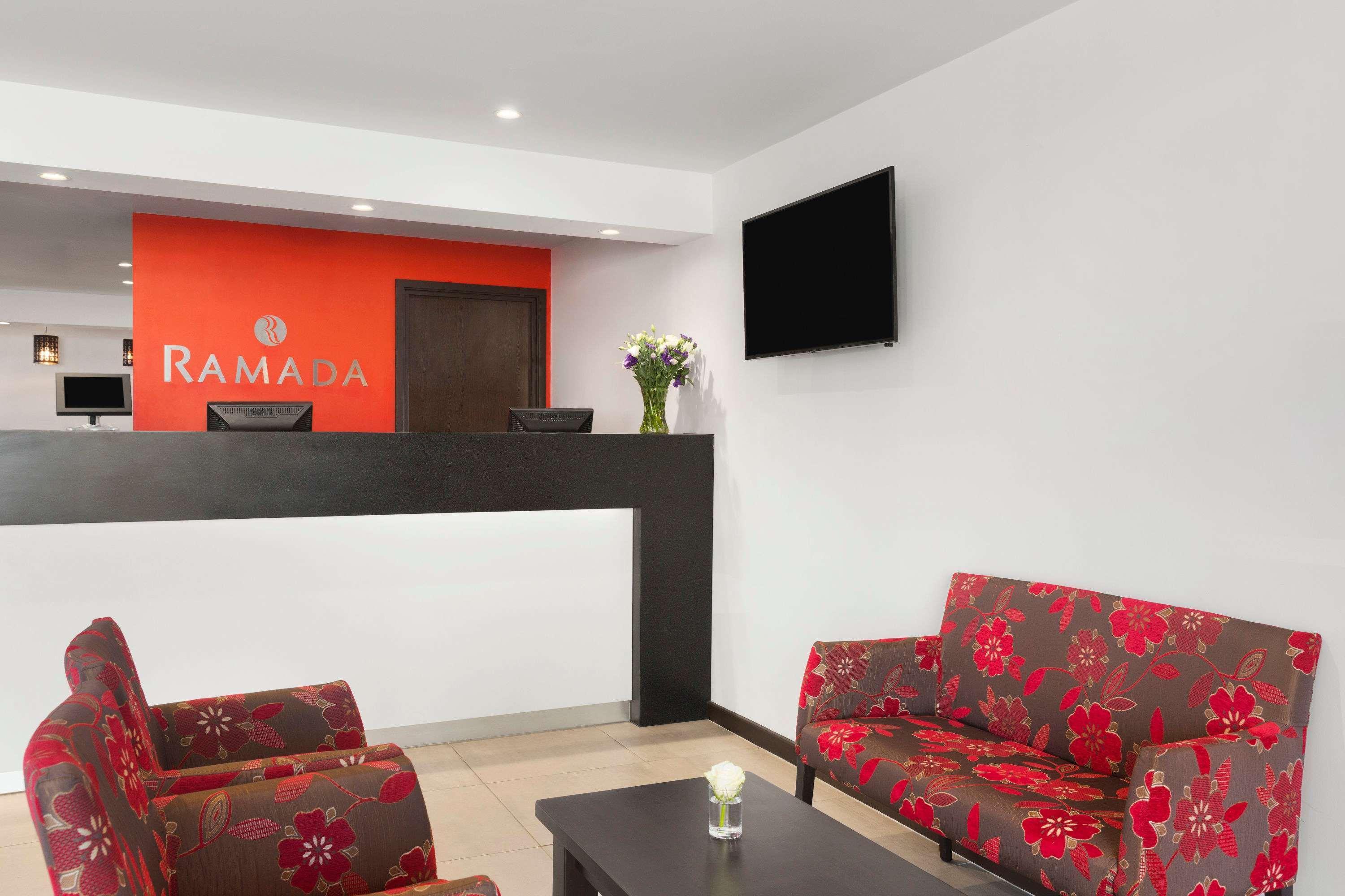 Hotel Ramada Milton Keynes Exteriér fotografie