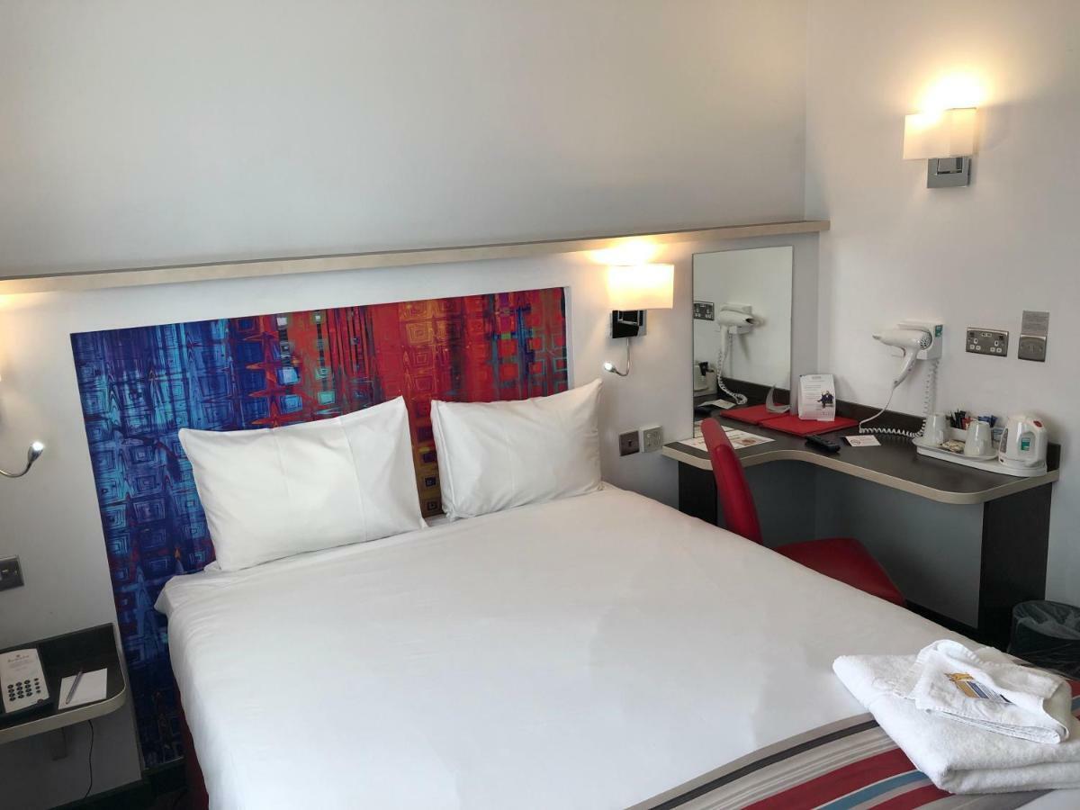 Hotel Ramada Milton Keynes Exteriér fotografie