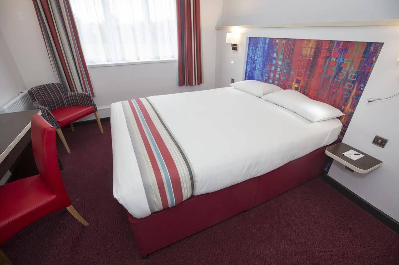 Hotel Ramada Milton Keynes Exteriér fotografie