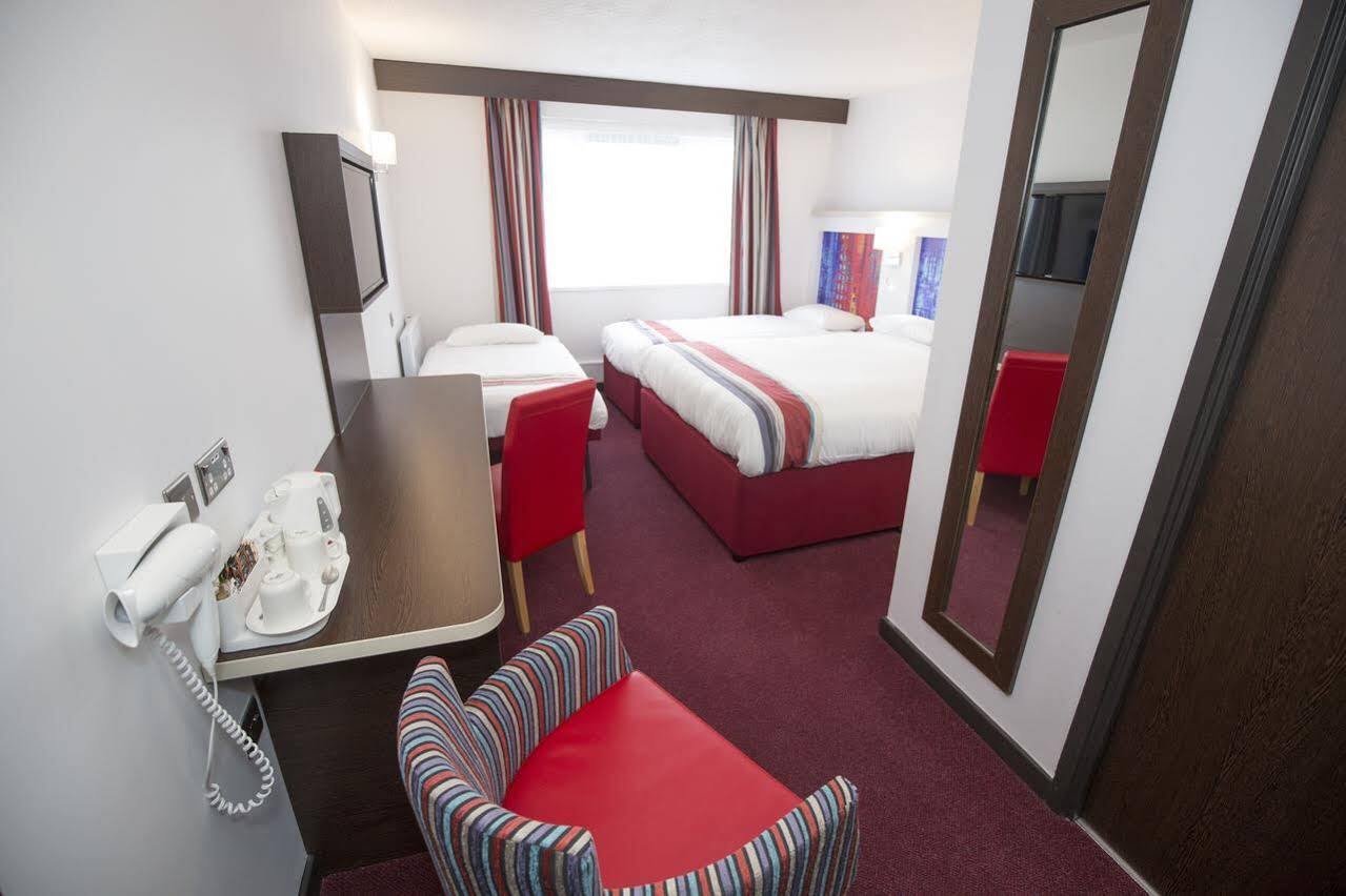 Hotel Ramada Milton Keynes Exteriér fotografie